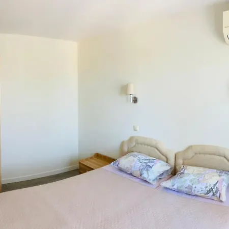 Apartment Splandid By The Sea